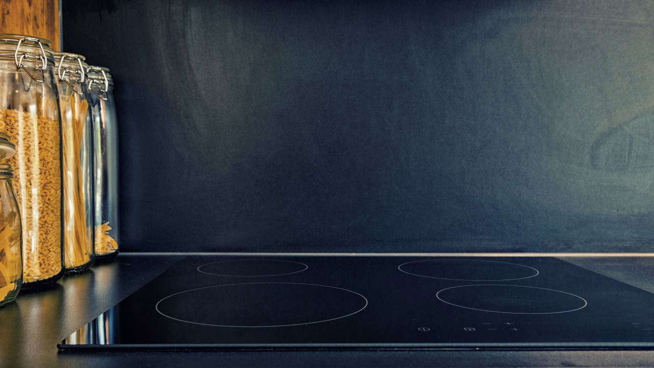Glass vs. Metal Cooktops: Which Is Right for You?